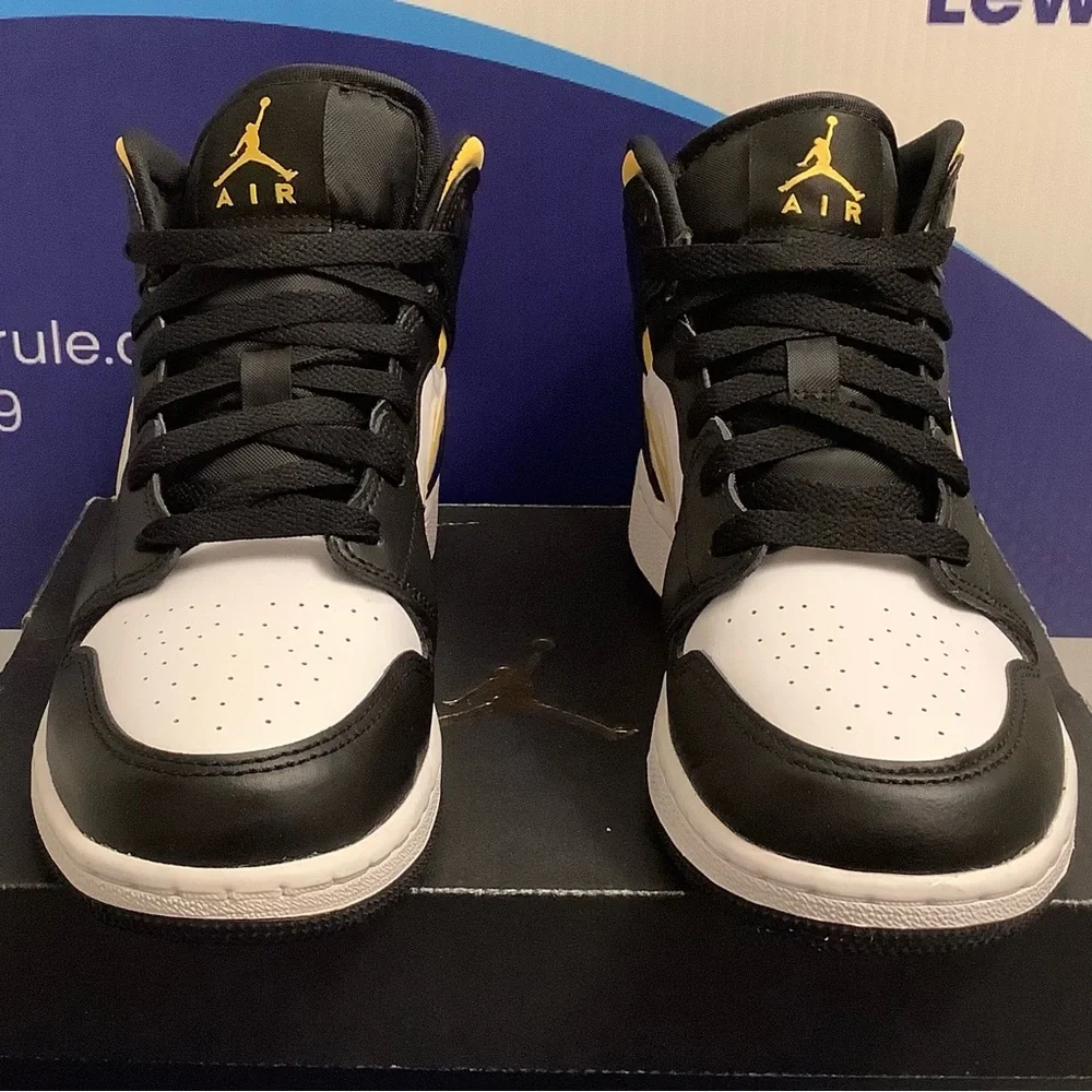 Air Jordan 1 Mid White Pollen Black Kids 5y - Picture 4 of 10